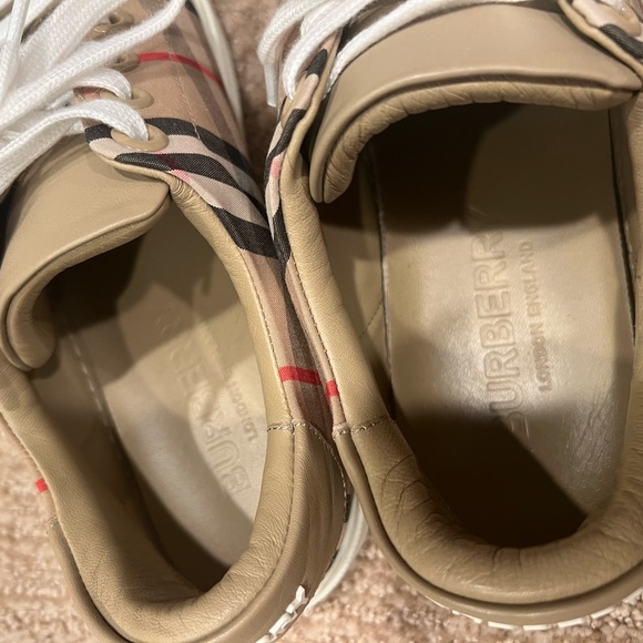 BURBERRY LOW TOP SNEAKERS - Picture 3 of 3